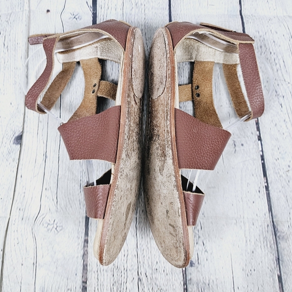 GEE WAWA ANTHROPOLOGIE | leather gladiator strappy open toe flat sandals - Picture 3 of 9
